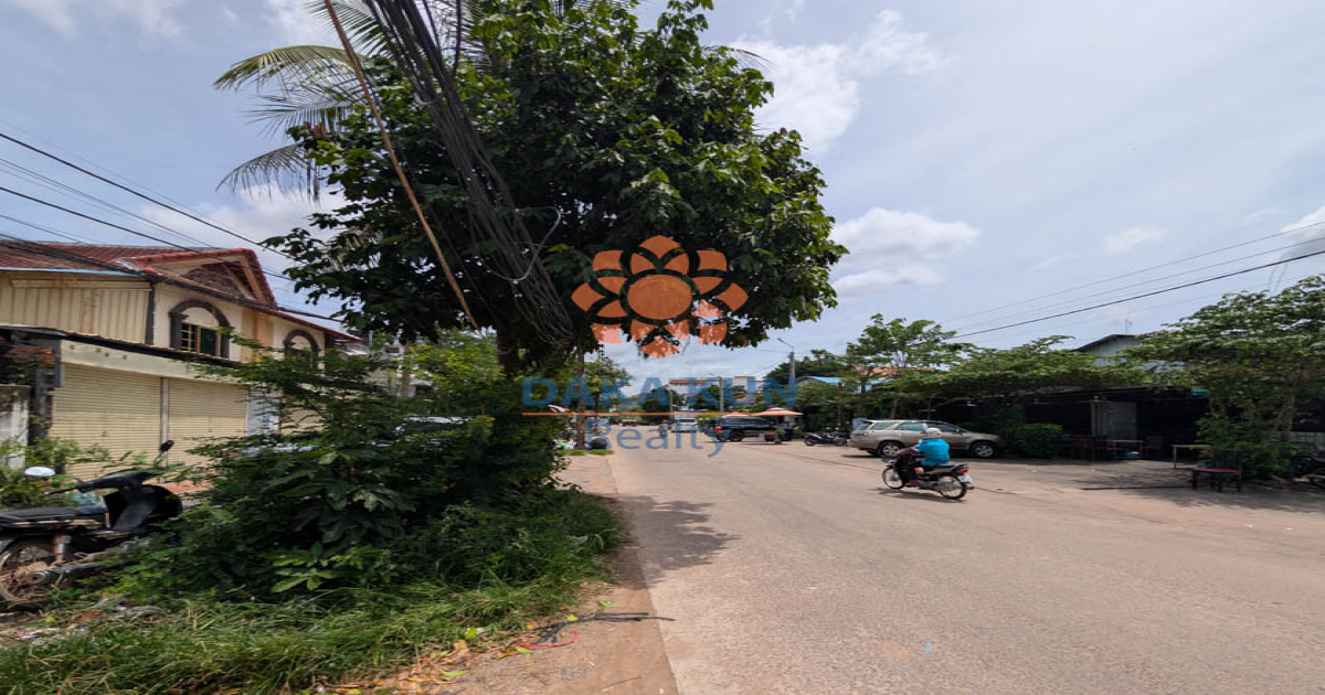 Land for Sale with 22m Road Access near Bakheng Rd