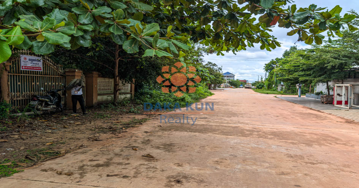 4-Bedroom House for Sale in Siem Reap City, Concrete Road Access