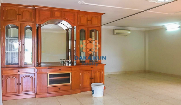5 Bedrooms House for Rent in Siem Reap