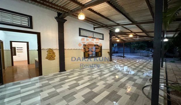 2 Bedrooms House for Rent in Krong Siem Reap-Sala Kamreuk