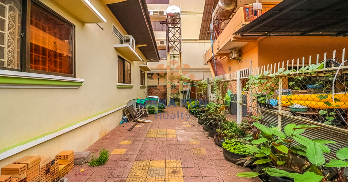 3 Bedrooms House for Sale on Taphul Road-Siem Reap City