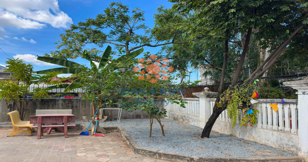 5 Bedrooms House for Sale in Siem Reap City, Sala Kamreuk