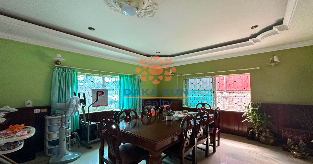 5 Bedrooms House for Sale in Siem Reap City, Sala Kamreuk