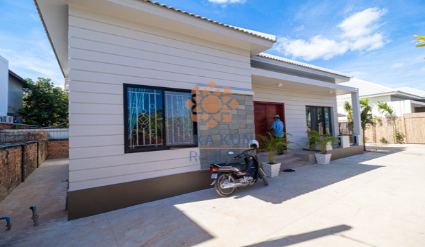 2 Bedrooms House for Rent in Krong Siem Reap-Sala Kamreuk