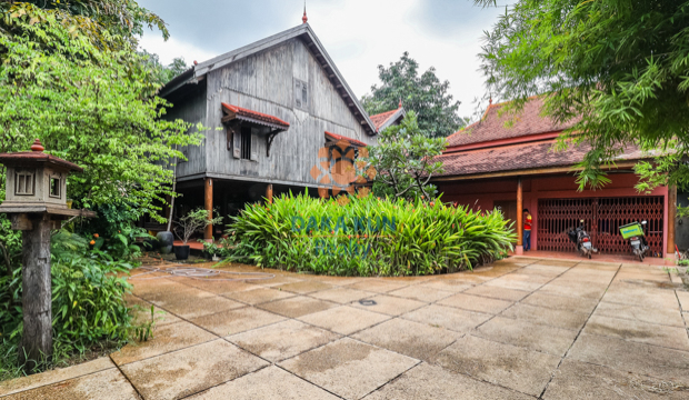 2 Bedrooms Wooden House for Rent in Krong Siem Reap-Sala Kamreuk