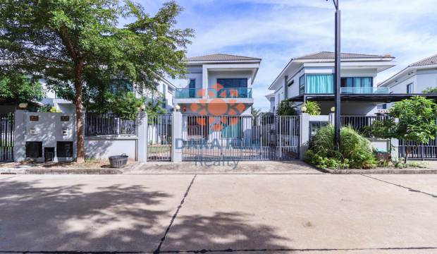 3 Bedrooms Villa for Sale in Tourism City, Siem Reap City