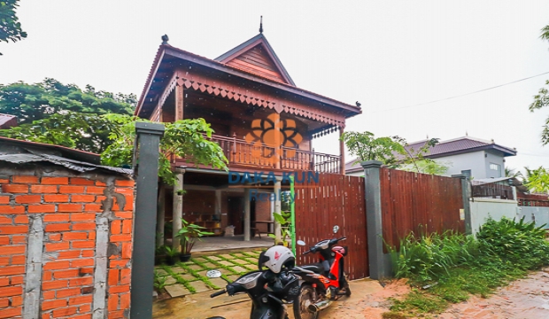 2 Bedrooms wooden House for Rent in Siem Reap