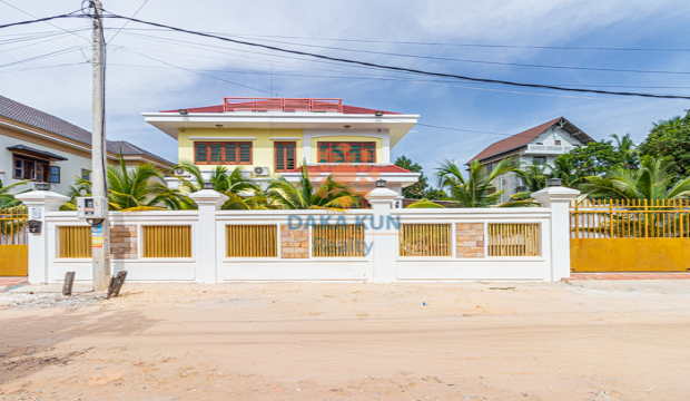 9 rooms House for Rent in Krong Siem Reap-Svay Dangkum