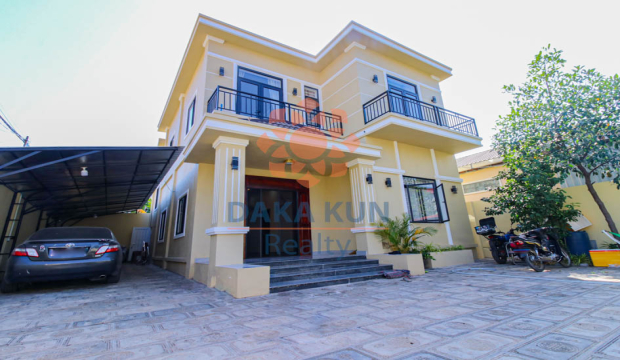 4 Bedrooms House for Sale on 2 concrete roads in Siem Reap City, Sla Kram