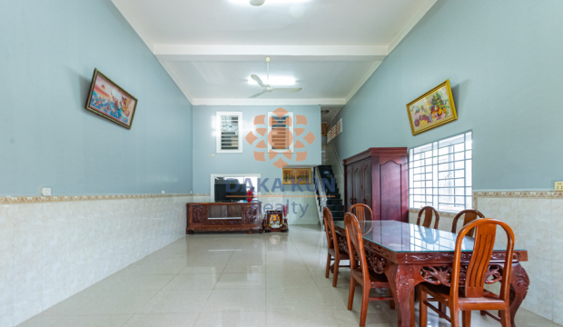3 Bedrooms Town House for Rent Siem Reap City-Svay Dangkum