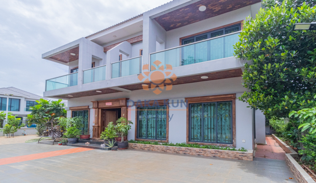 5 Bedrooms House For Rent in Siem Reap City-Borey Tourism