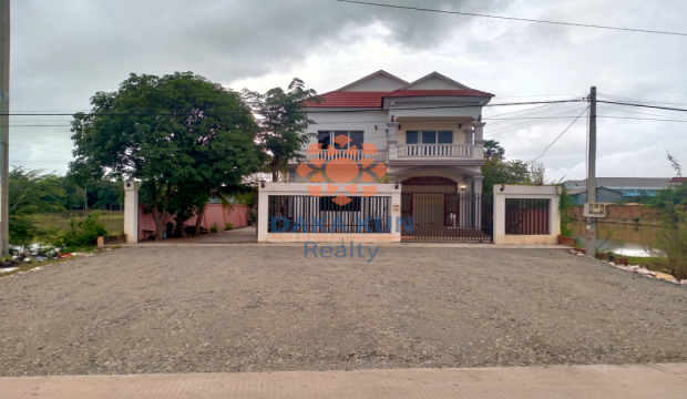 5 Bedrooms House for Rent near Siem Reap River, Siem Reap City